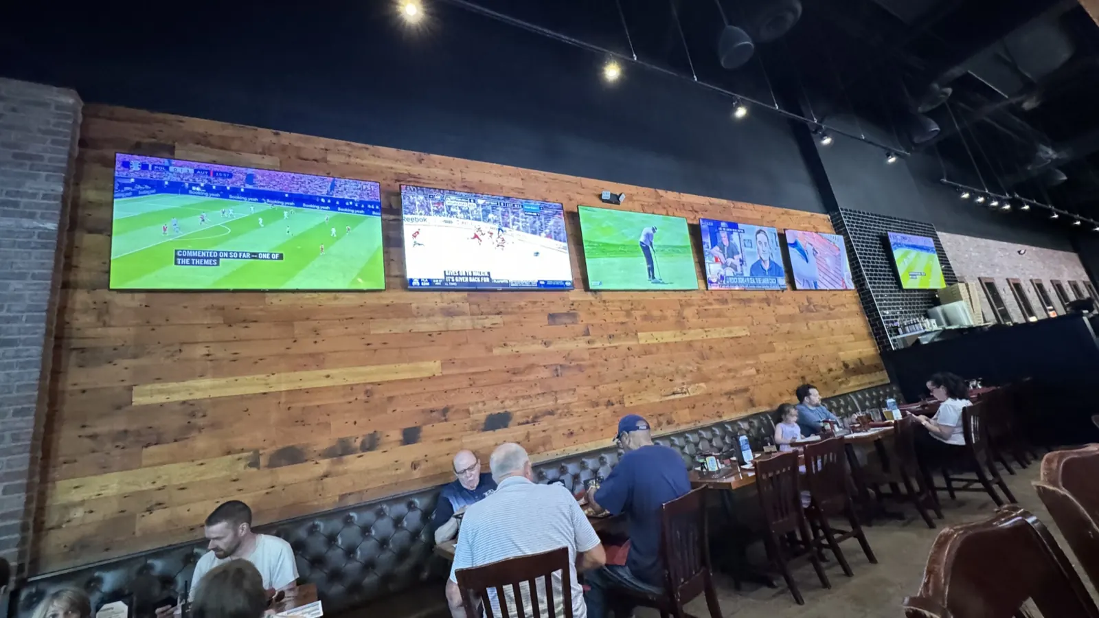 Restaurant TV wall installed by TrekTek